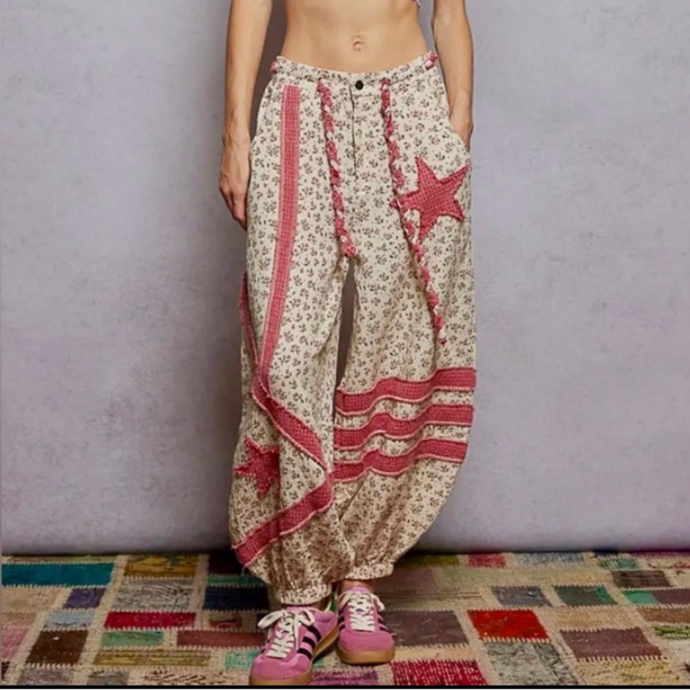 POL Boho jogger Floral Patch Pants Tassel Waist, Star Detail